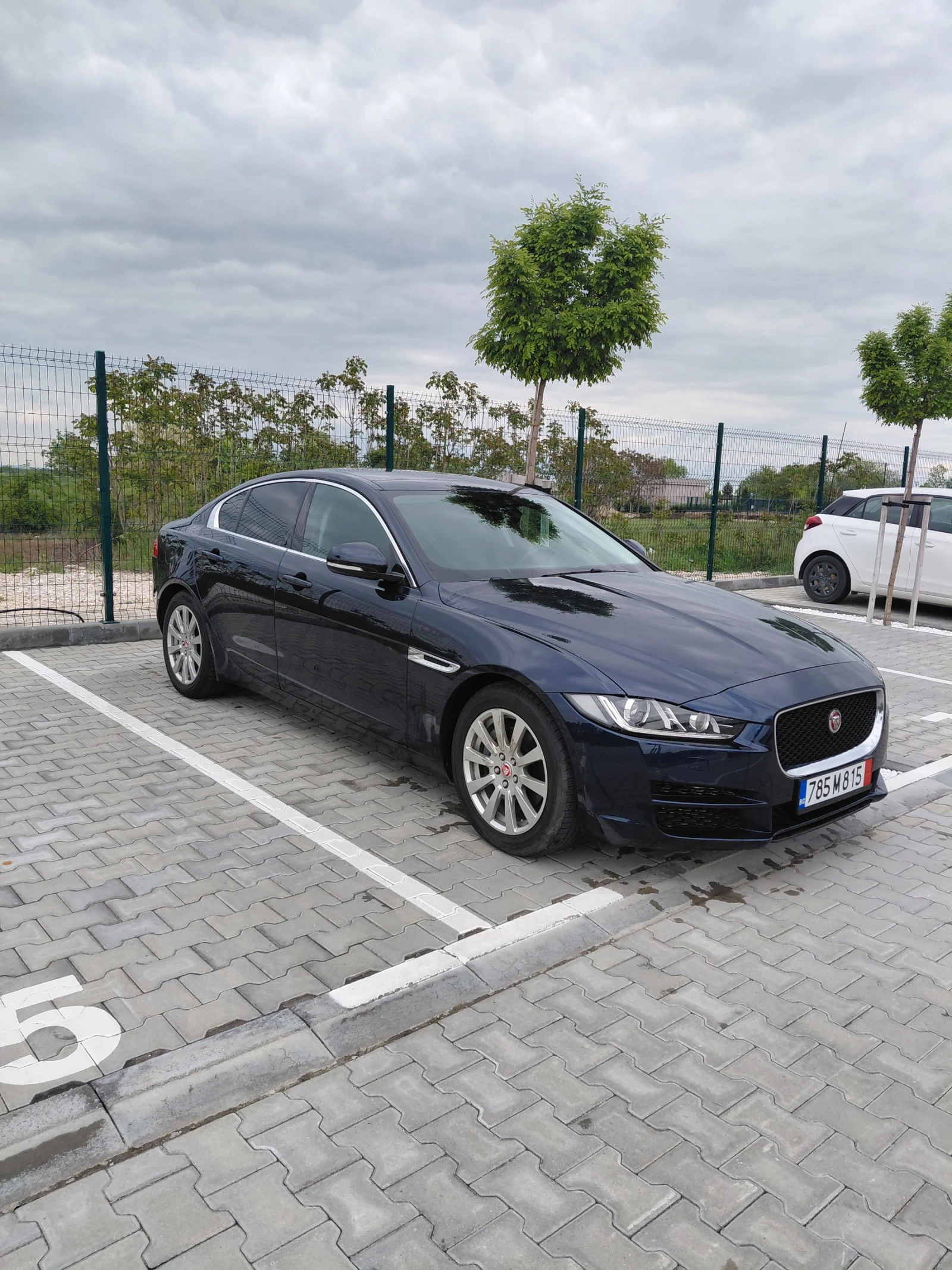 Jaguar XE 2.0, снимка 2 - Автомобили и джипове - 54382207