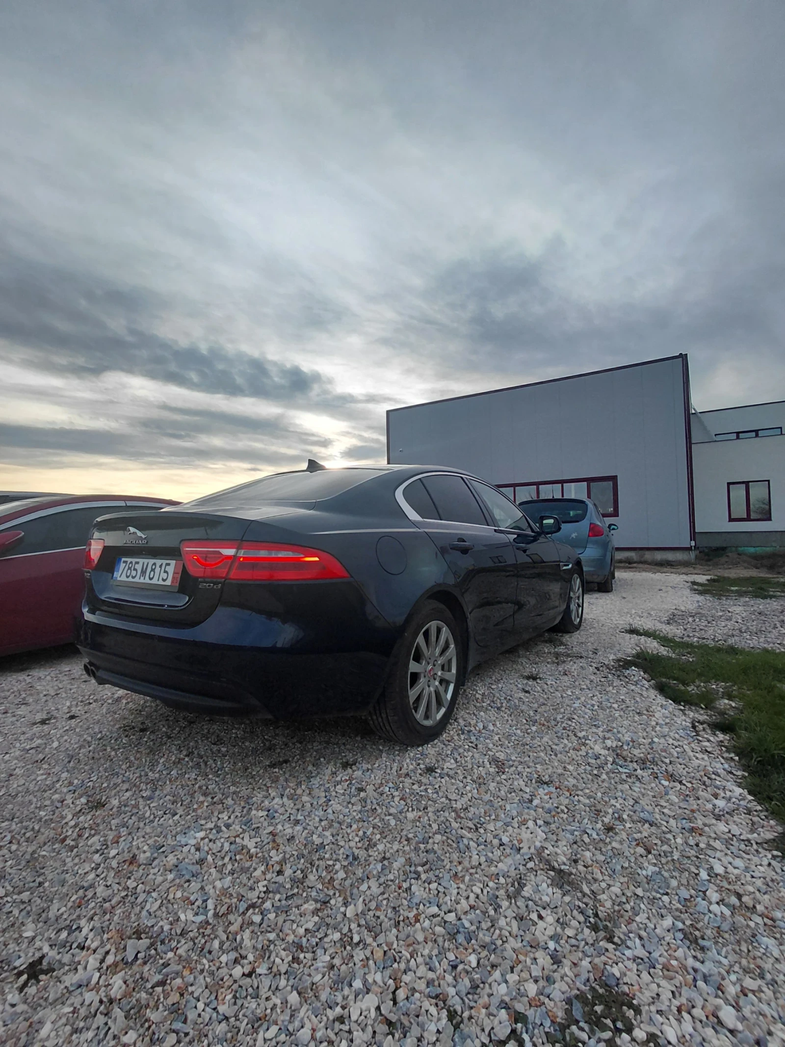 Jaguar XE 2.0, снимка 5 - Автомобили и джипове - 54222174