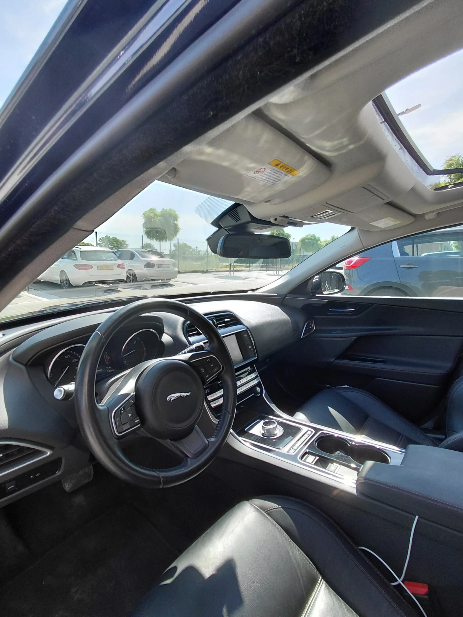 Jaguar XE 2.0 КОЖА ПАНОРАМА , снимка 12 - Автомобили и джипове - 54543692