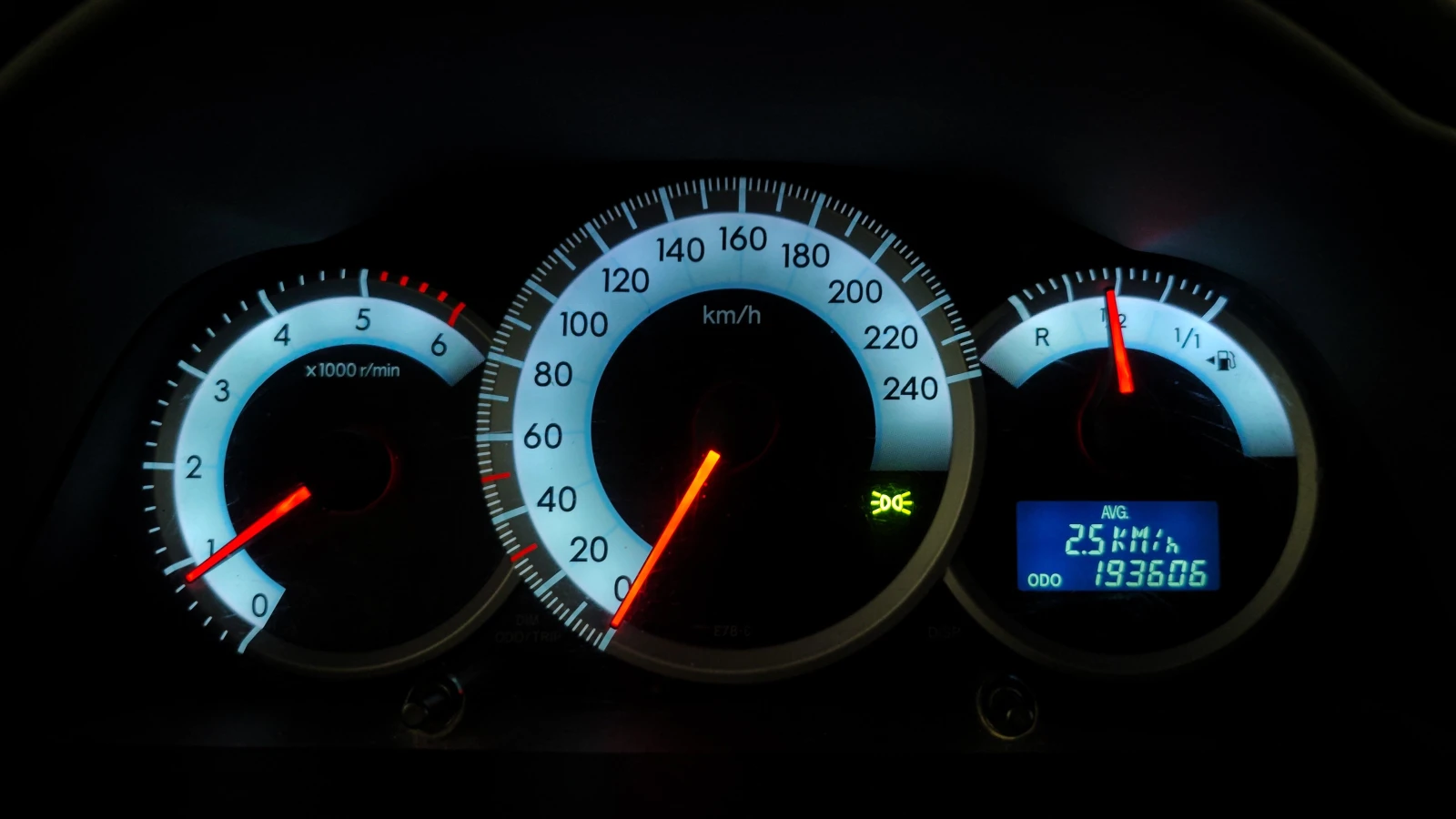 Toyota Corolla verso 2.2 D-4D, снимка 13 - Автомобили и джипове - 54685811