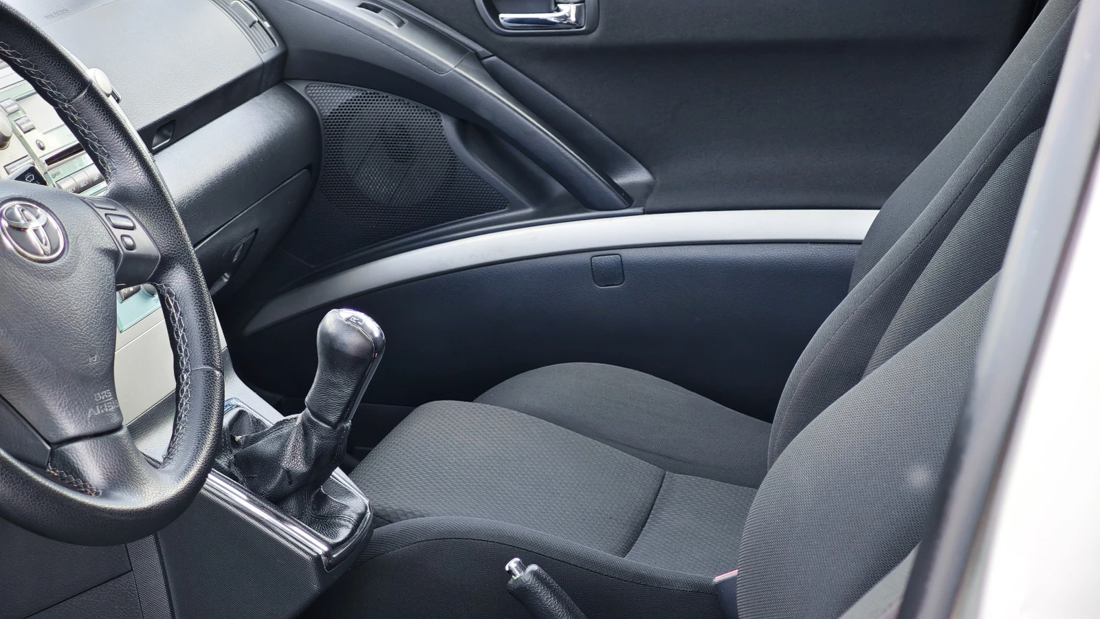 Toyota Corolla verso 2.2 D-4D, снимка 11 - Автомобили и джипове - 54685811