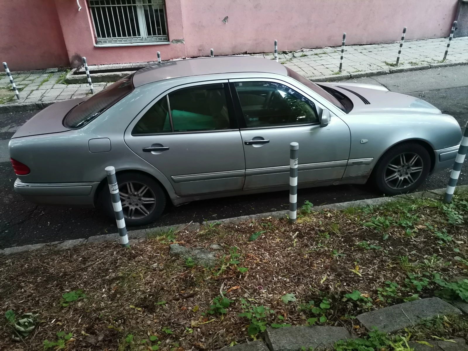 Mercedes-Benz E 230, снимка 4 - Автомобили и джипове - 54941704