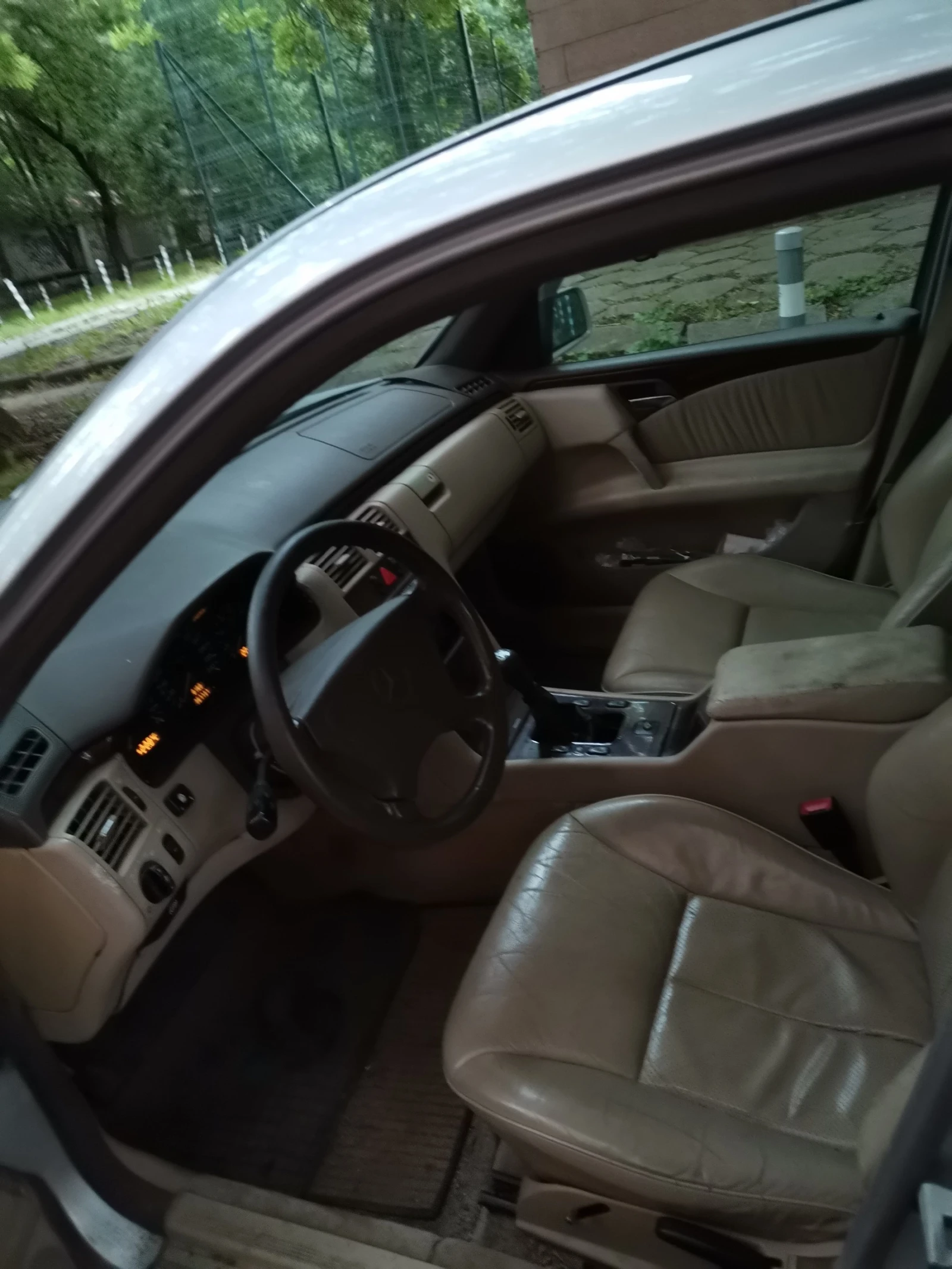 Mercedes-Benz E 230, снимка 5 - Автомобили и джипове - 54941704