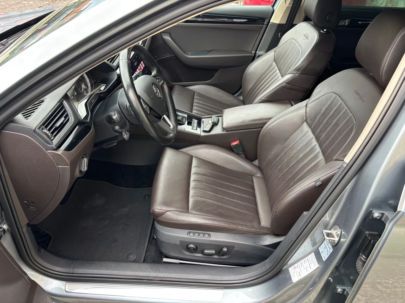 Skoda Superb 2.0TDI DSG 4x4 LAURIN&KLEMENT , снимка 7 - Автомобили и джипове - 55135513