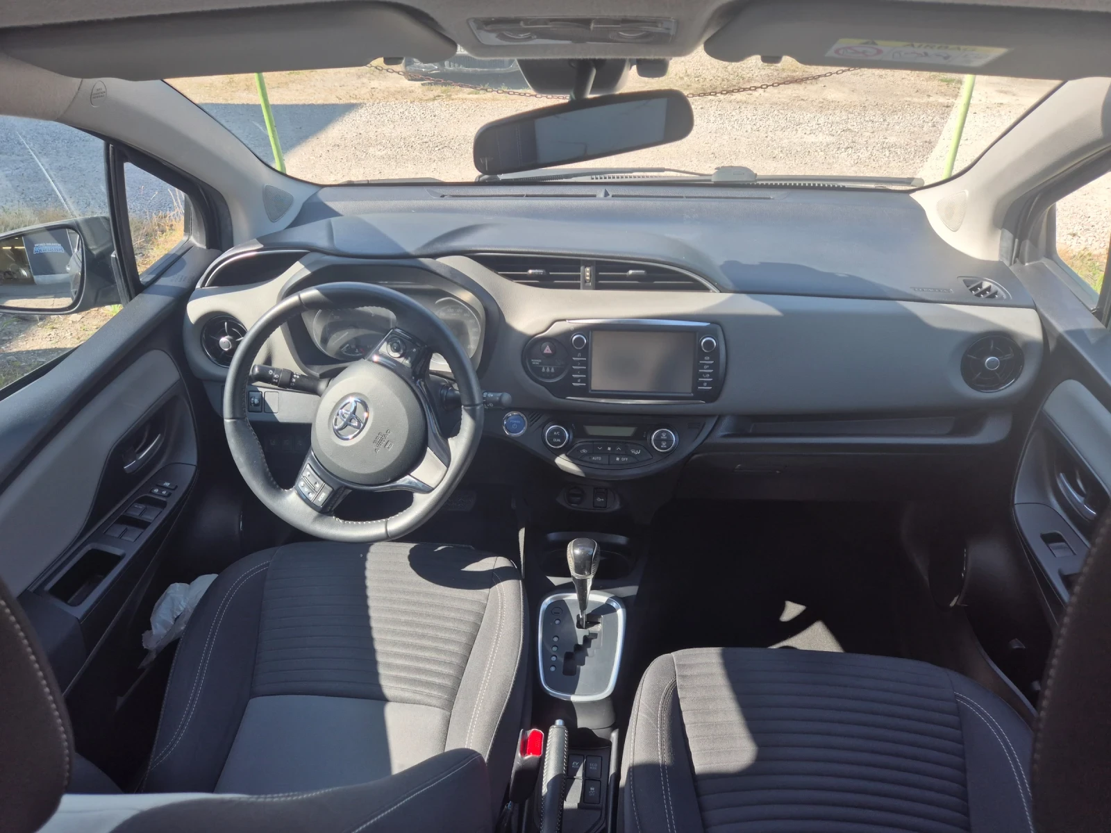 Toyota Yaris Hibrid , снимка 7 - Автомобили и джипове - 55305222