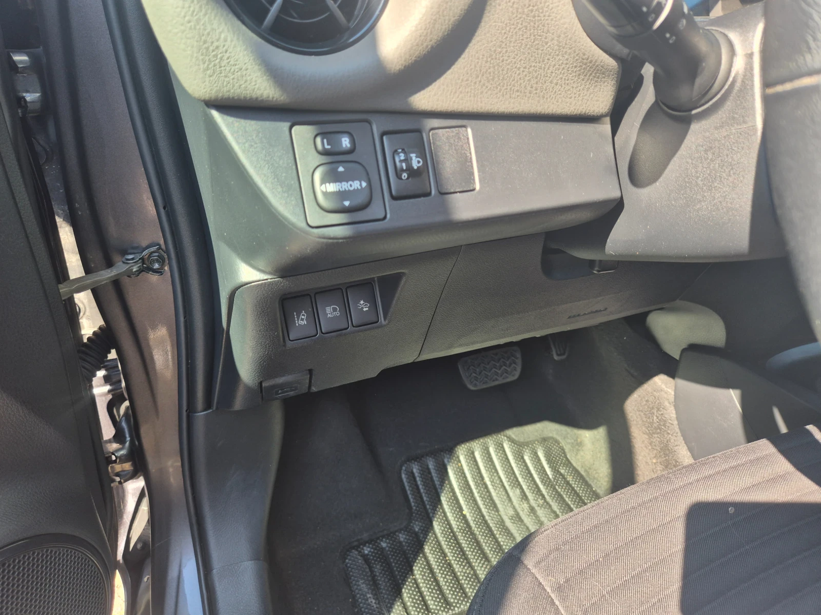 Toyota Yaris Hibrid , снимка 9 - Автомобили и джипове - 55305222