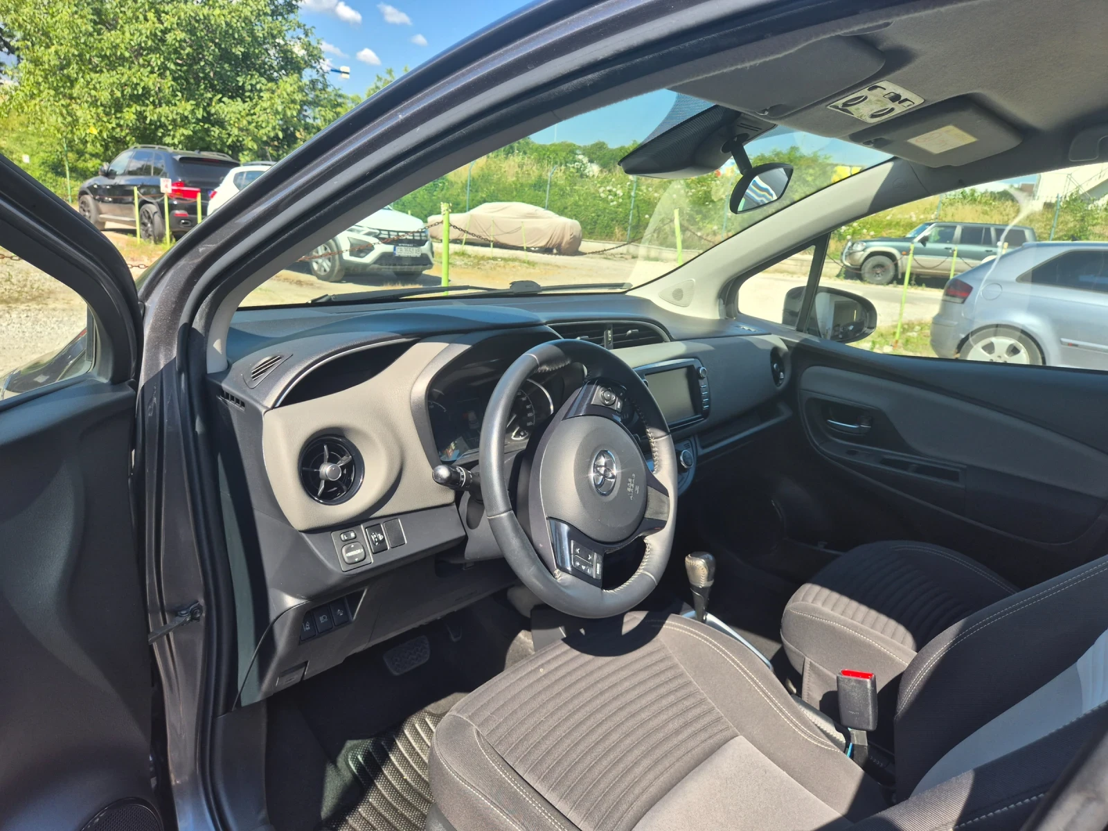 Toyota Yaris Hibrid , снимка 8 - Автомобили и джипове - 55305222