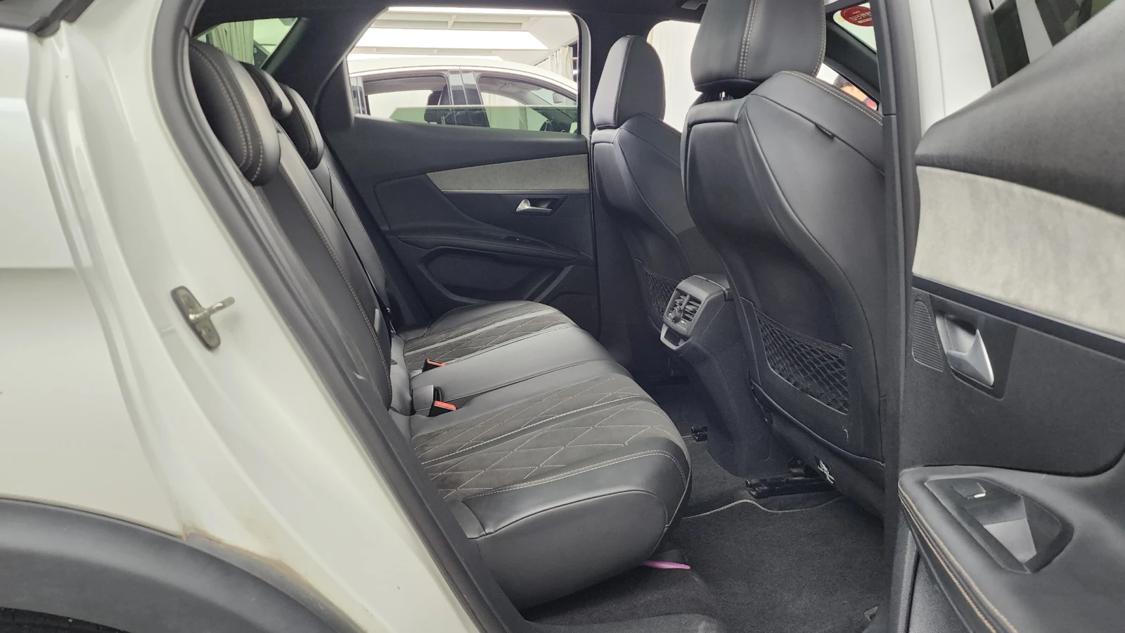 Peugeot 3008 2.0 BlueHDi GT | Memory | Massage | Panorama, снимка 15 - Автомобили и джипове - 55341048