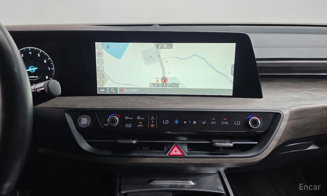 Kia K8 3.5* ГАЗ* ДИСТРОНИК* ОБДУХ* КАМЕРА* КРАЙНА ЦЕНА, снимка 13 - Автомобили и джипове - 55533864