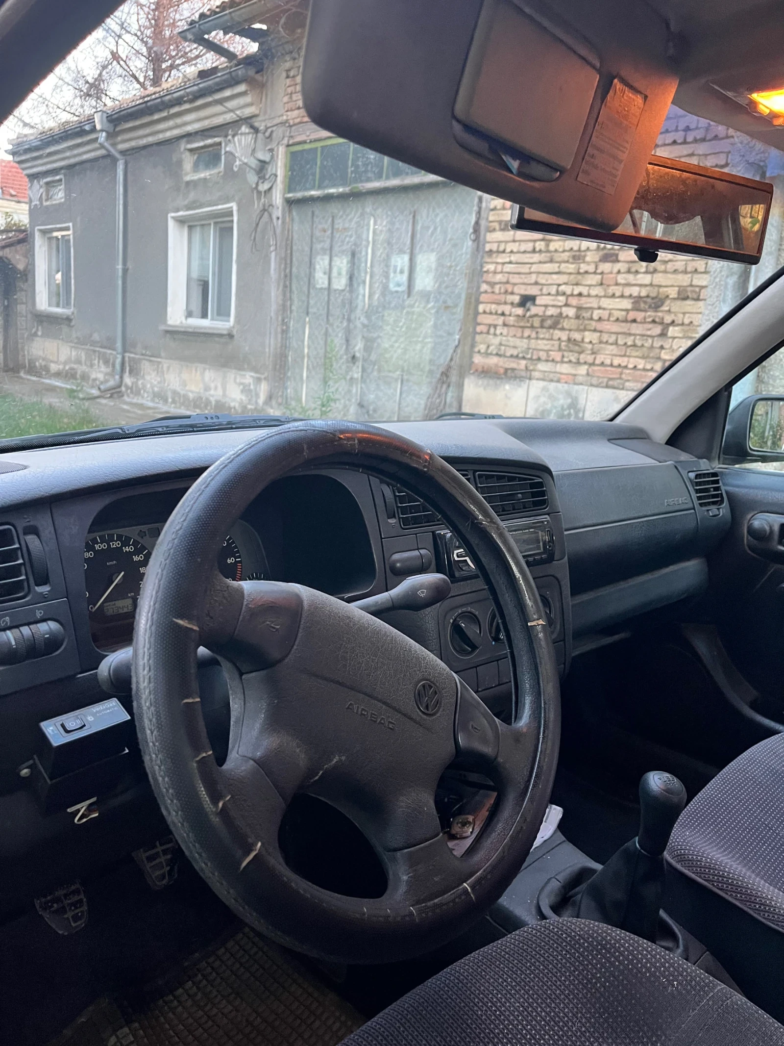 VW Vento, снимка 5 - Автомобили и джипове - 56442620