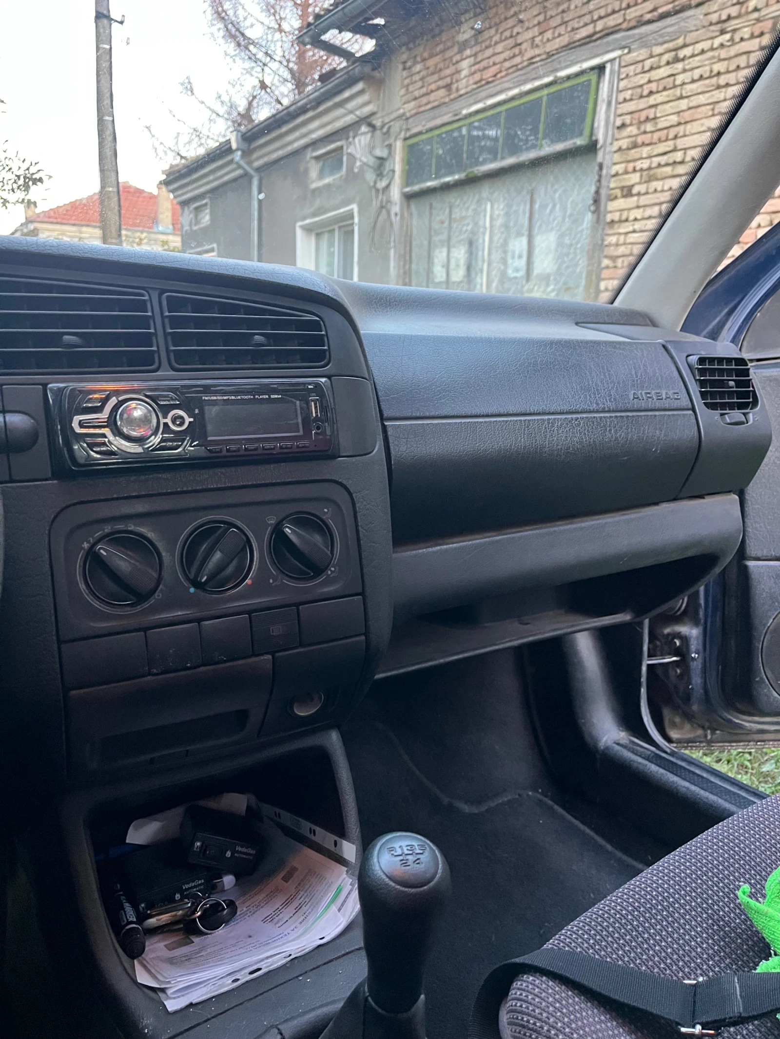 VW Vento, снимка 7 - Автомобили и джипове - 56442620