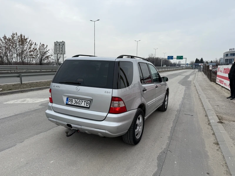 Mercedes-Benz ML 270 FACELIFT* SPECIAL EDITION* АВТЕНТИЧЕН* УНИКАТ* , снимка 4 - Автомобили и джипове - 49260577