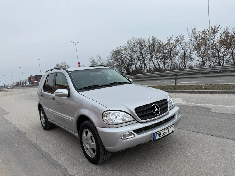 Mercedes-Benz ML 270 FACELIFT* 2-ри собственик * АВТЕНТИЧЕН* УНИКАТ* , снимка 3 - Автомобили и джипове - 49260577