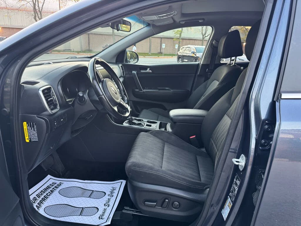 Kia Sportage * АВТО КРЕДИТ* ЦЕНА ДО БГ * СЕРВИЗНА ИСТОРИЯ *  - изображение 6