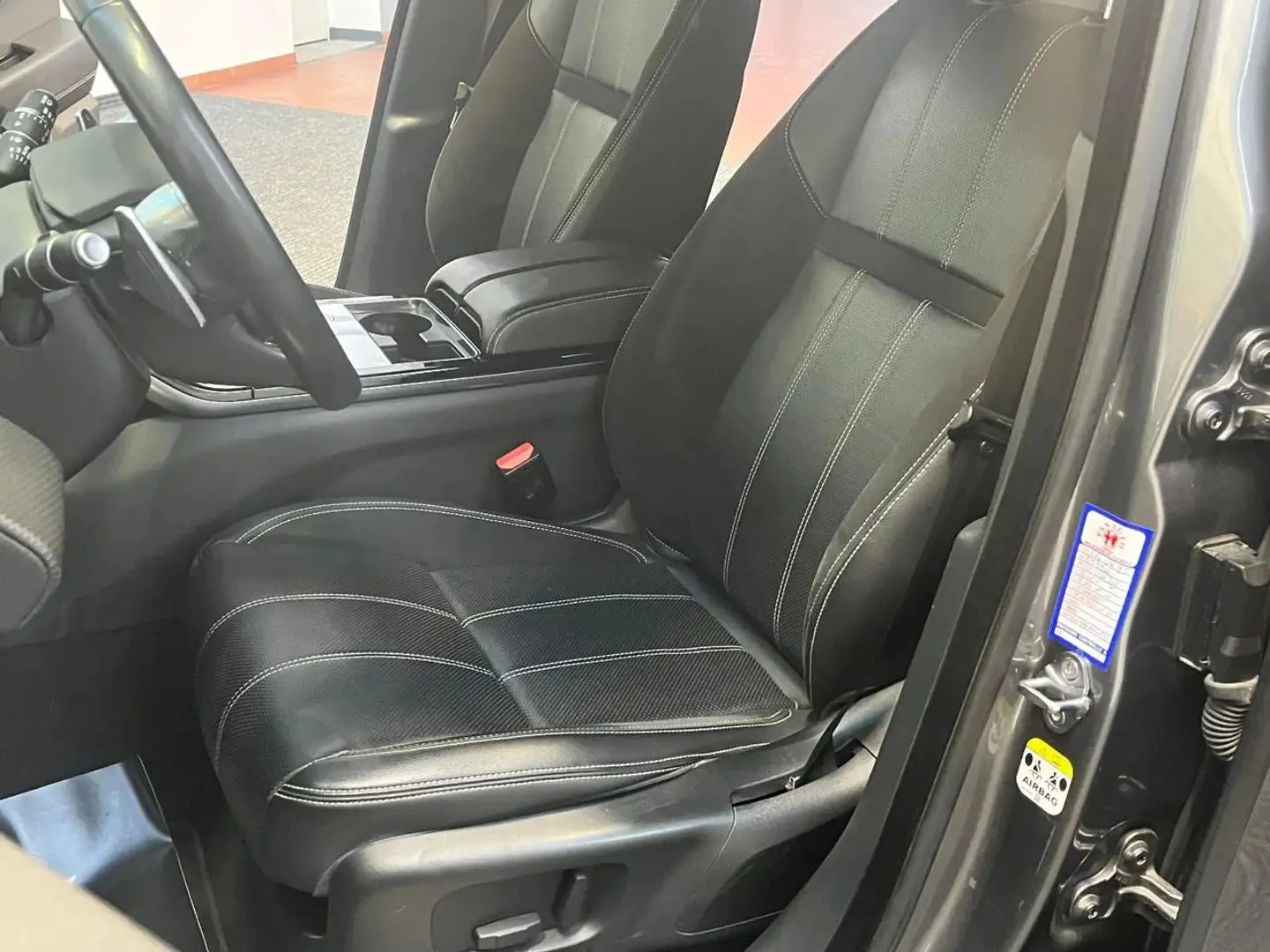 Land Rover Range Rover Velar 2.0d R-Dynamic - изображение 6