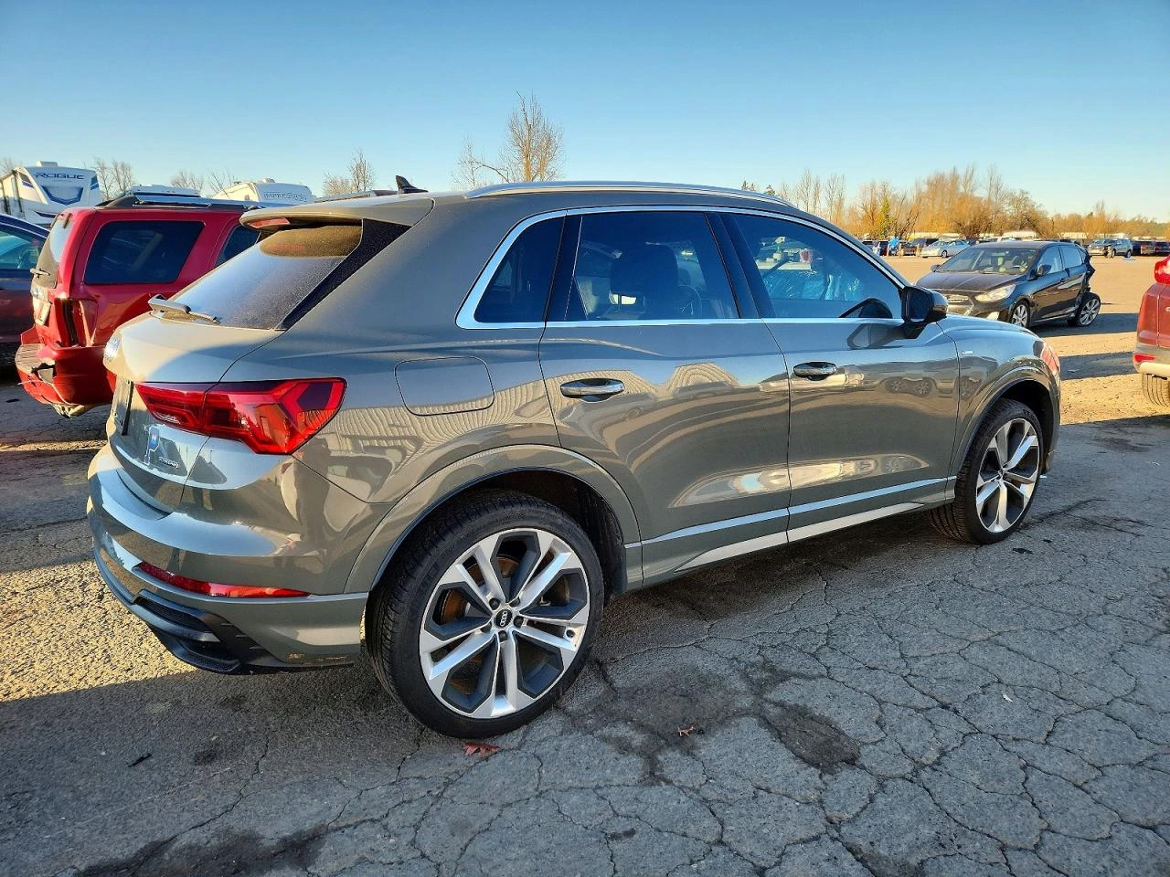 Audi Q3 2l Premium Plus S-Line - изображение 3