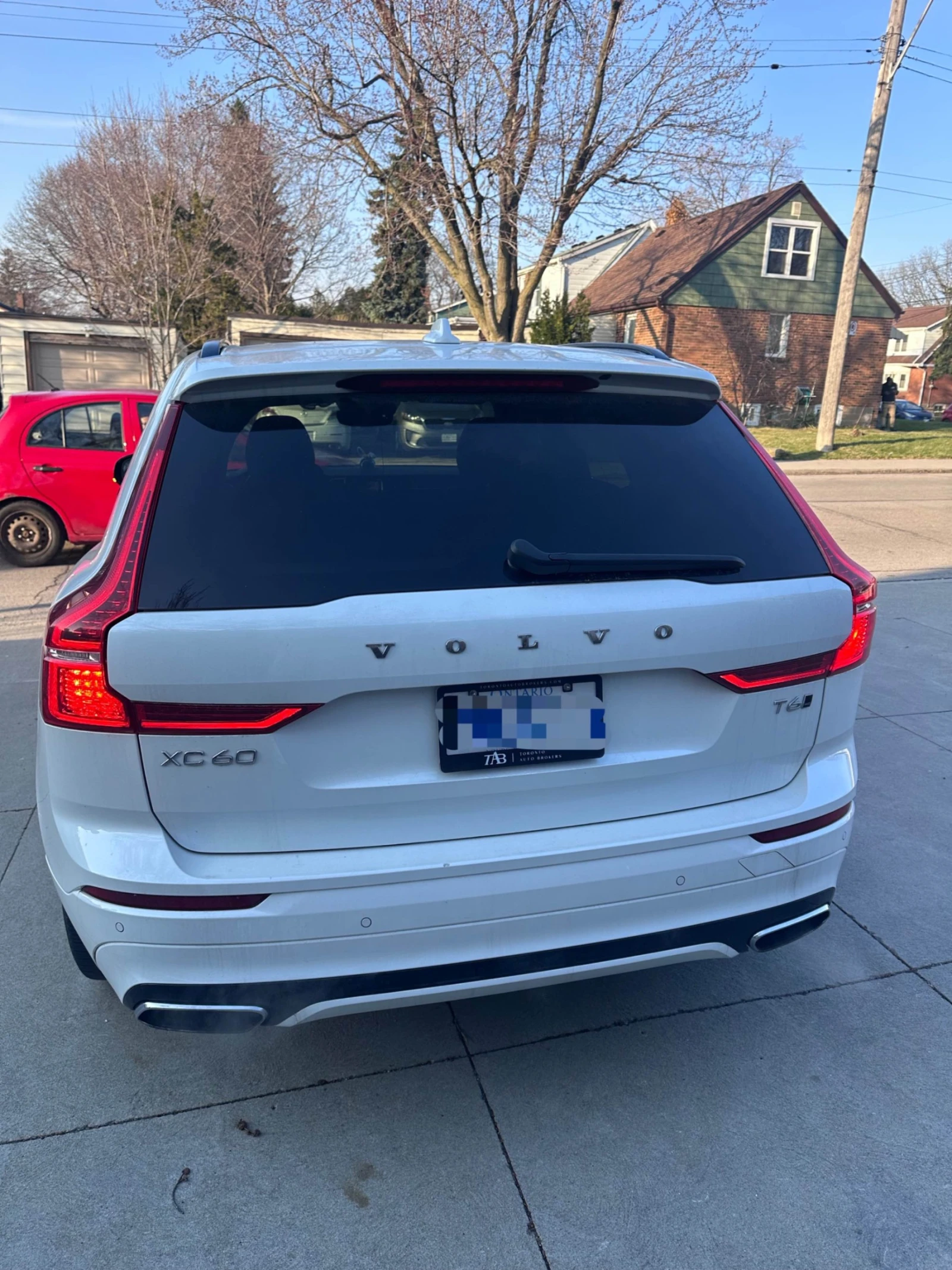 Volvo XC60 T6* R* DESIGN* BOWER* WILKINS* 360КАМЕРА* ХЕДЪП* , снимка 5 - Автомобили и джипове - 54151892