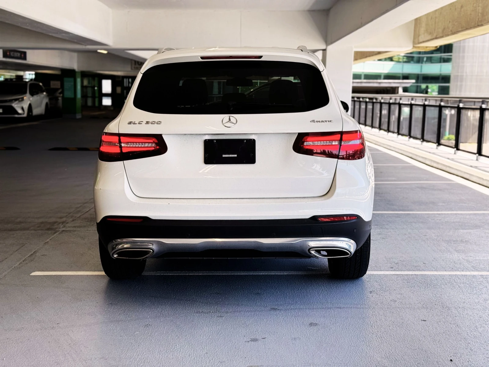 Mercedes-Benz GLC 300 4MATIC* CARFAX* АВТО КРЕДИТ* , снимка 8 - Автомобили и джипове - 54978019