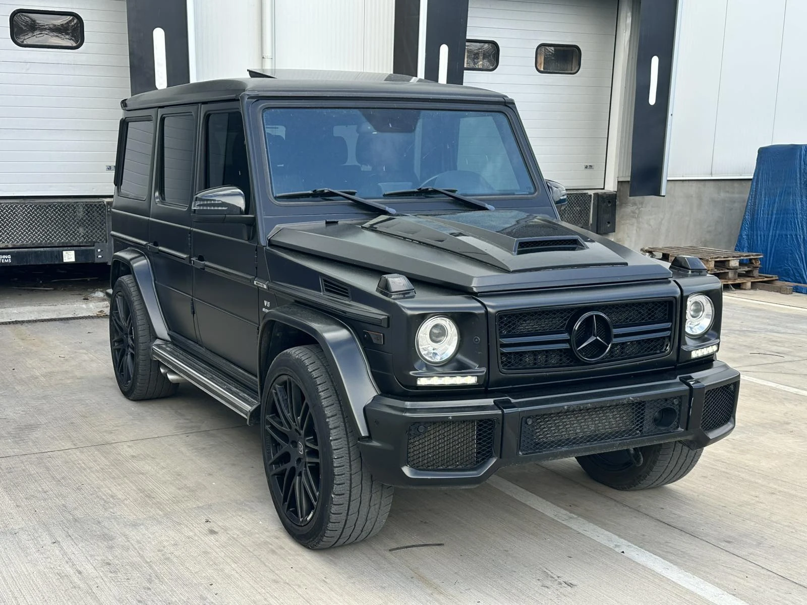 Mercedes-Benz G 63 AMG * DESIGNO САЛОН* ДИСТРОНИК* ОДБУХВАНЕ* ПЕРФЕКТНА* , снимка 3 - Автомобили и джипове - 55001837