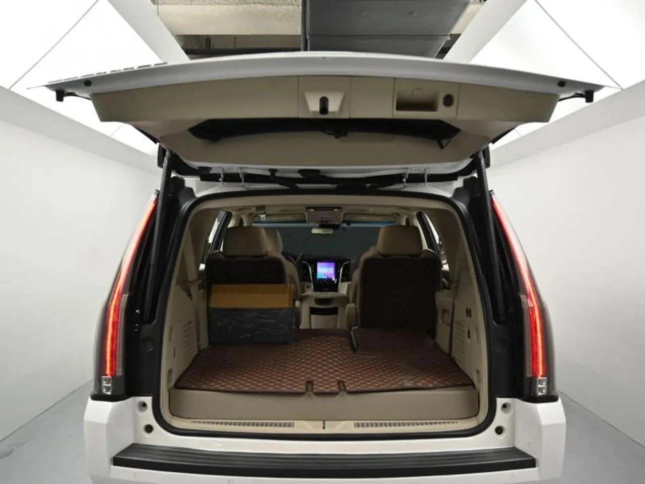 Cadillac Escalade ПОДГРЕВ| ОБДУХВАНЕ| ПАНО| 360, снимка 15 - Автомобили и джипове - 55047797