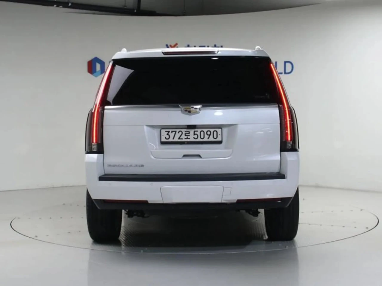 Cadillac Escalade ПОДГРЕВ| ОБДУХВАНЕ| ПАНО| 360, снимка 2 - Автомобили и джипове - 55047797