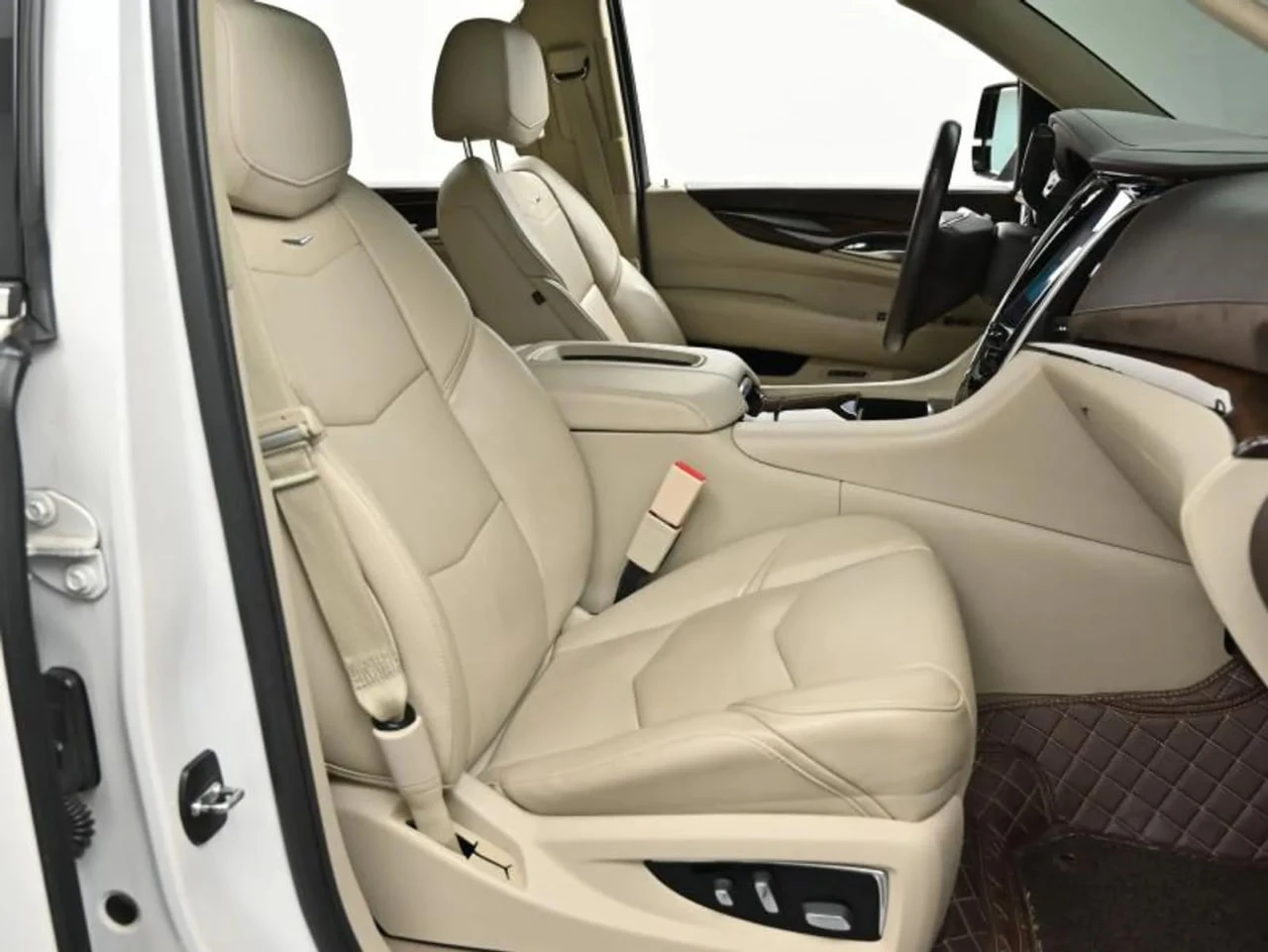 Cadillac Escalade ПОДГРЕВ| ОБДУХВАНЕ| ПАНО| 360, снимка 7 - Автомобили и джипове - 55047797