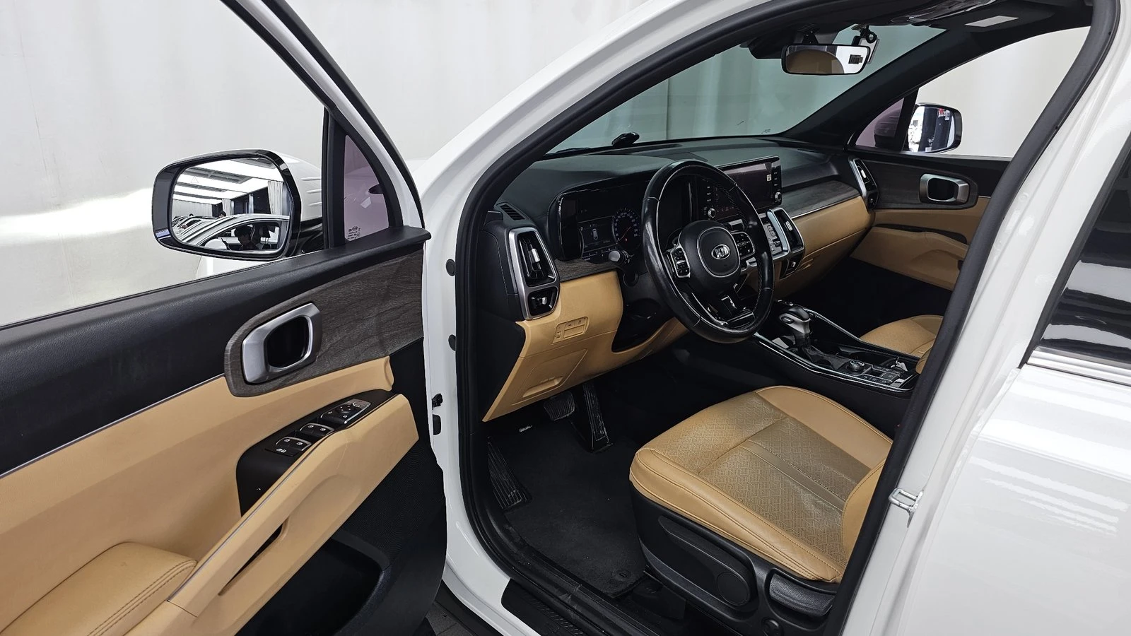 Kia Sorento 2.2* KEYLESS* ПОДГРЕВ ВОЛАН* BLIND SPOT* КРАЙНА ЦЕ, снимка 6 - Автомобили и джипове - 55336590
