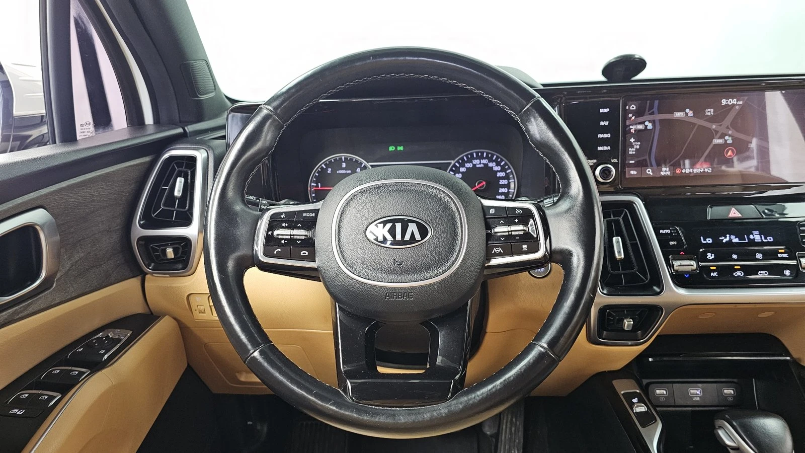 Kia Sorento 2.2* KEYLESS* ПОДГРЕВ ВОЛАН* BLIND SPOT* КРАЙНА ЦЕ, снимка 9 - Автомобили и джипове - 55336590
