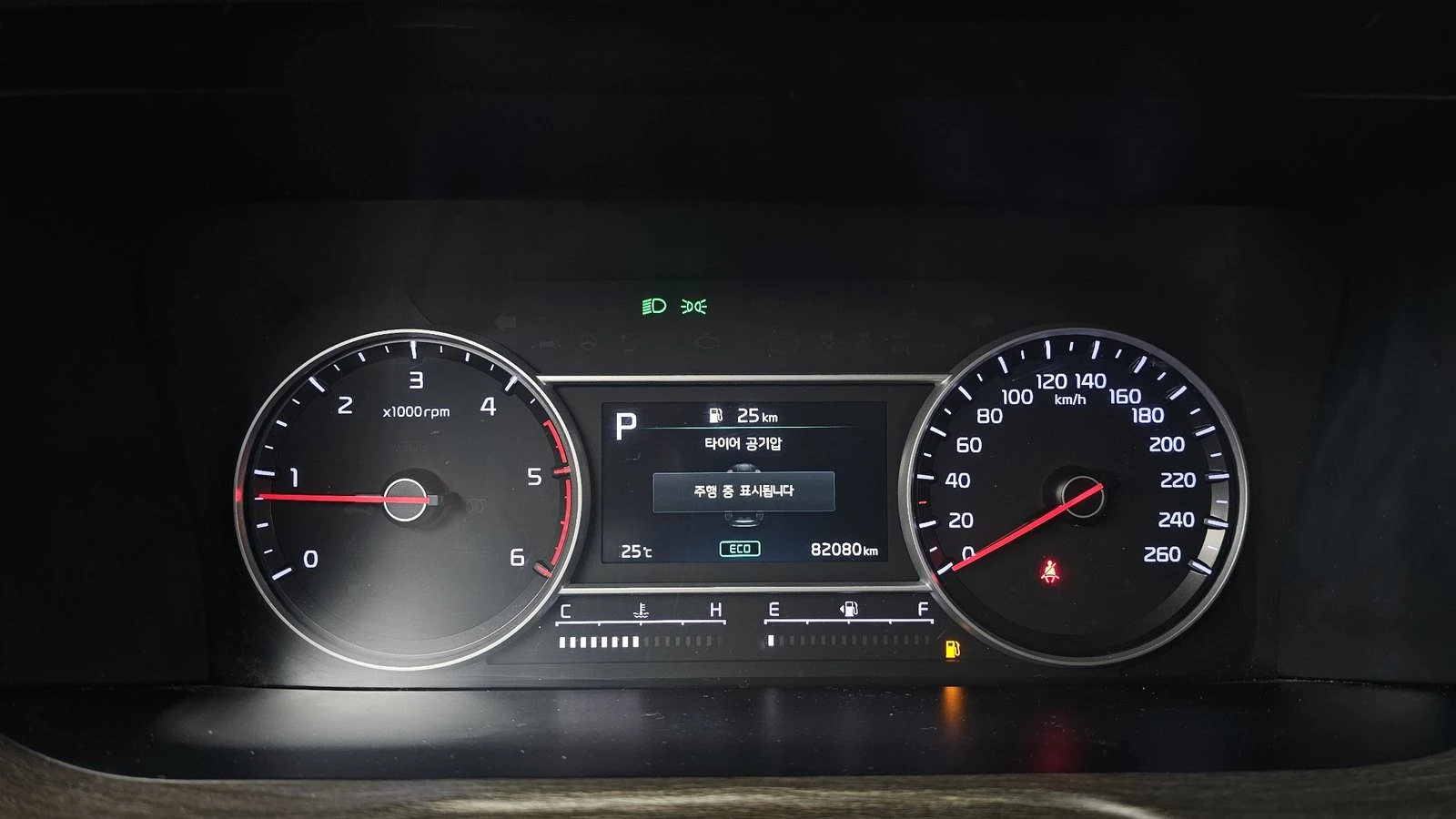 Kia Sorento 2.2* KEYLESS* ПОДГРЕВ ВОЛАН* BLIND SPOT* КРАЙНА ЦЕ, снимка 4 - Автомобили и джипове - 55336590