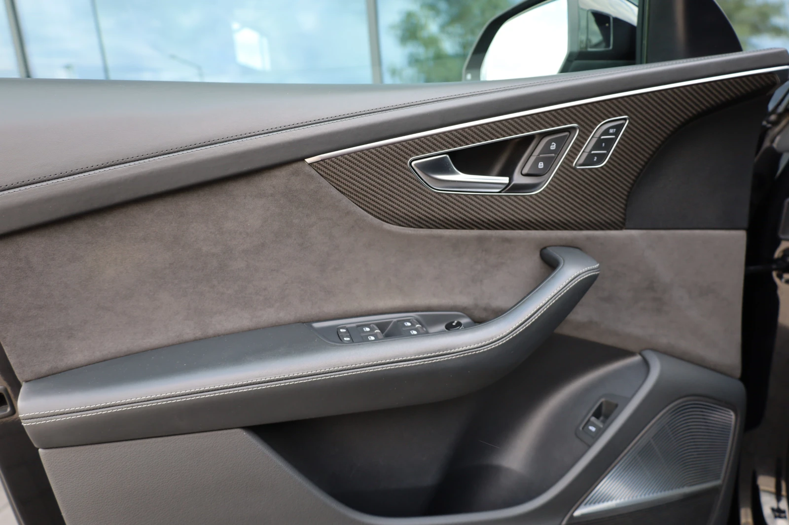 Audi RSQ8 * CARBON* HD MATRIX LIGHTS* B&O* PANO* 360* , снимка 14 - Автомобили и джипове - 55376342