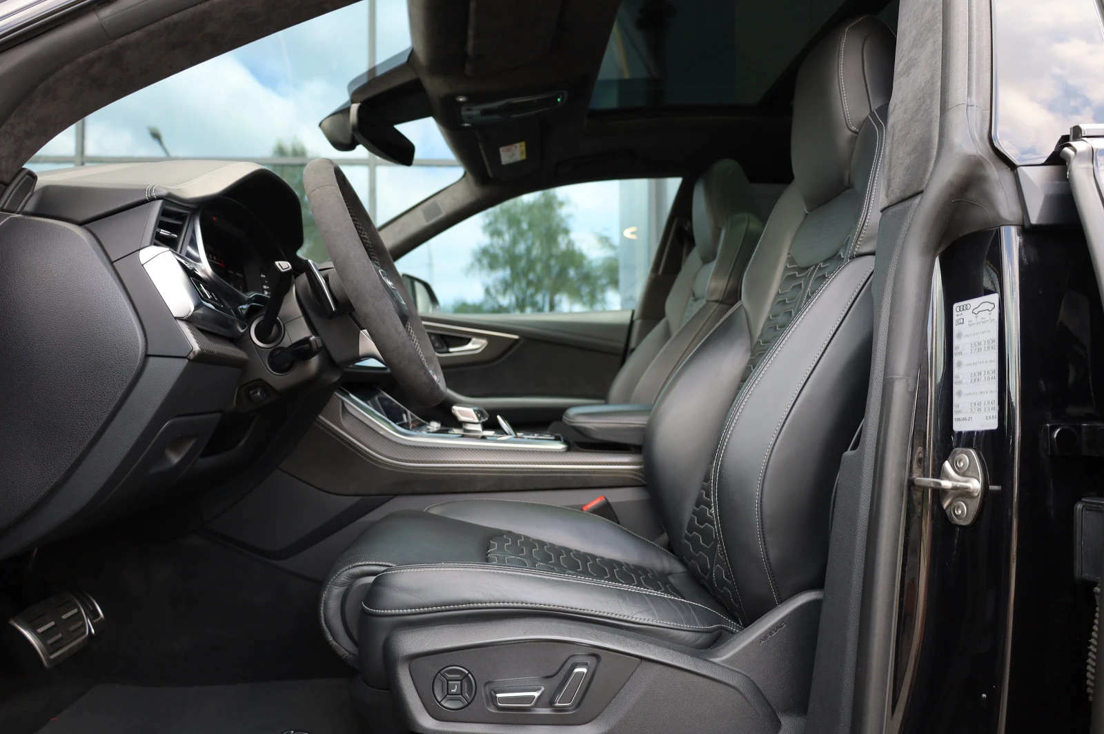 Audi RSQ8 * CARBON* HD MATRIX LIGHTS* B&O* PANO* 360* , снимка 11 - Автомобили и джипове - 55376342