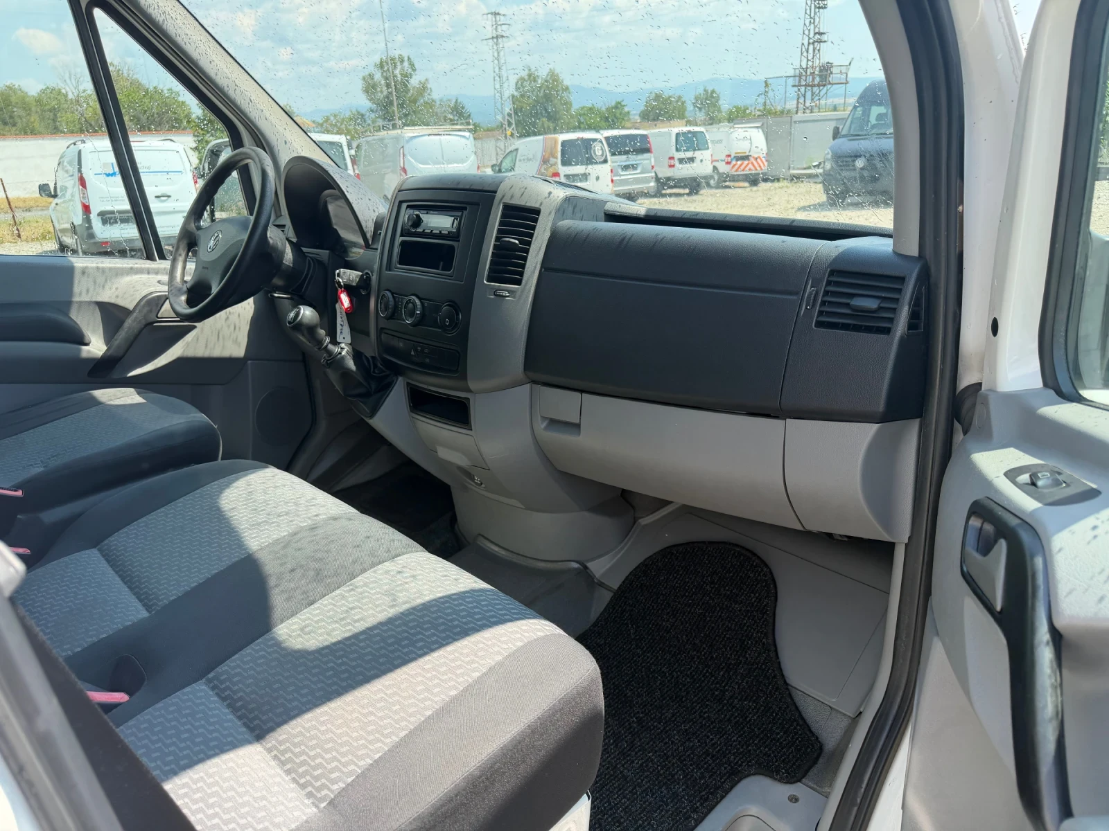 VW Crafter MAKCИ!9МЕСТА!СТРАНИЧНА ВРАТА!РАМПА!, снимка 13 - Бусове и автобуси - 55615675