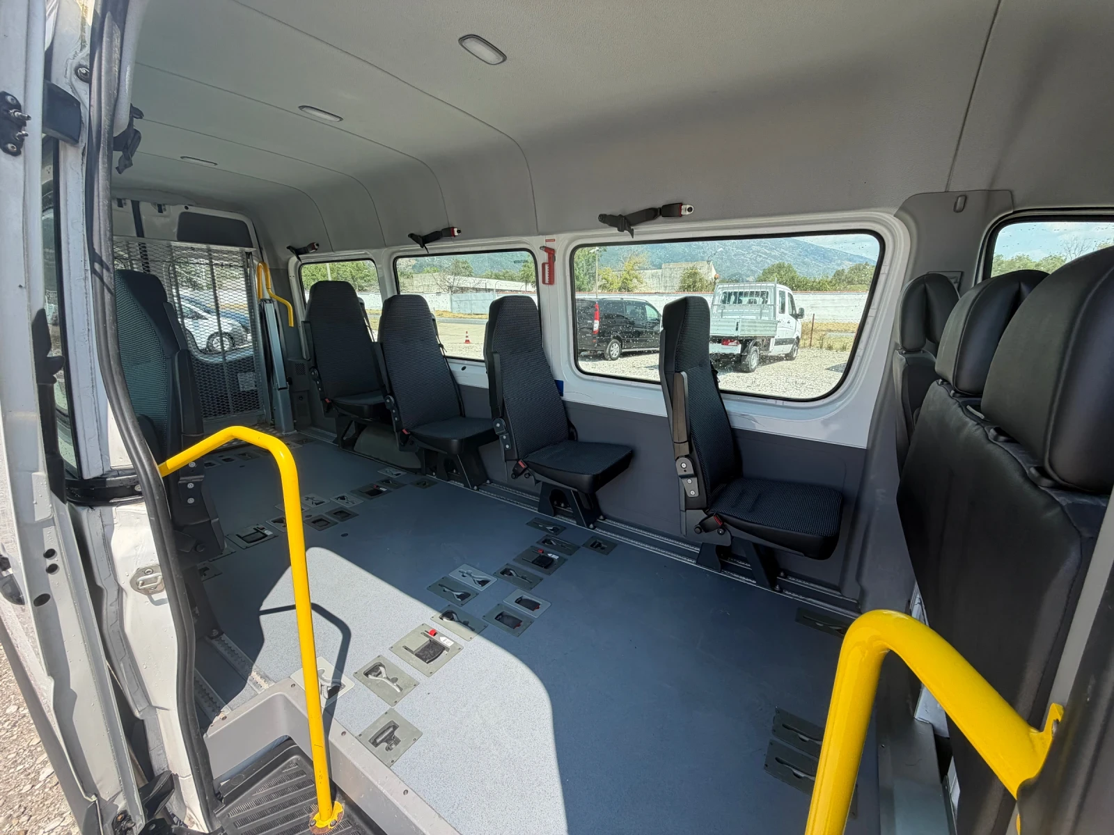 VW Crafter MAKCИ!9МЕСТА!СТРАНИЧНА ВРАТА!РАМПА!, снимка 10 - Бусове и автобуси - 55615675