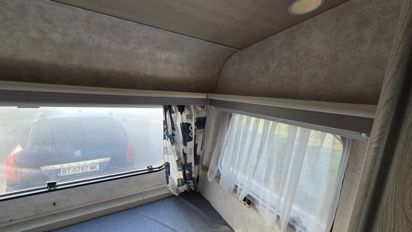 Каравана Caravelair A4209, снимка 10 - Каравани и кемпери - 53875655