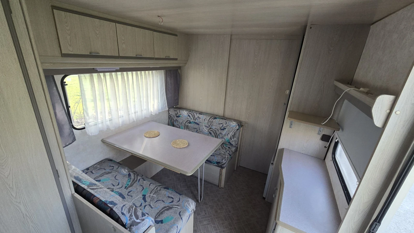 Каравана Caravelair A4209, снимка 11 - Каравани и кемпери - 53875655