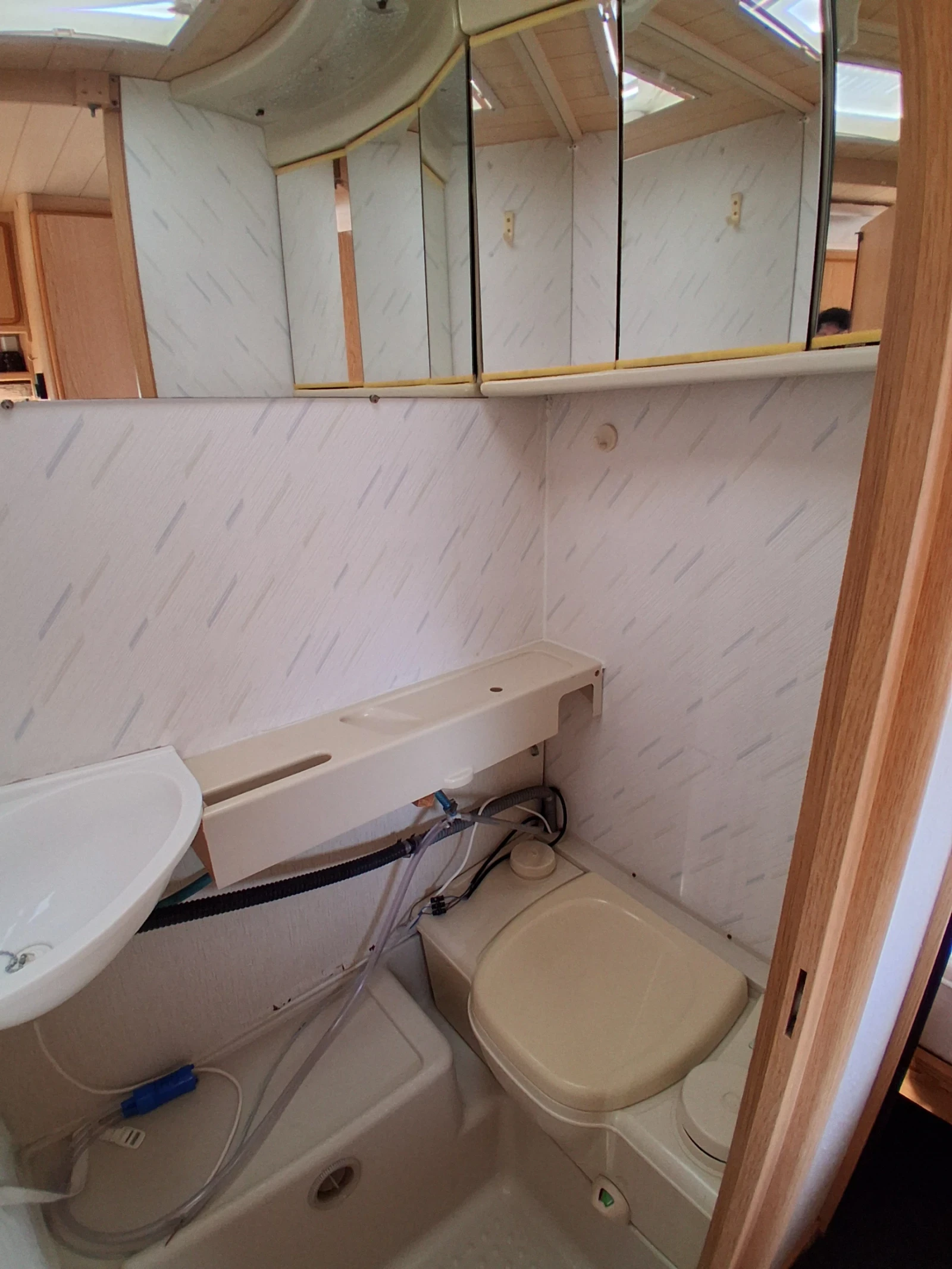 Каравана Knaus Lux , снимка 14 - Каравани и кемпери - 56367200