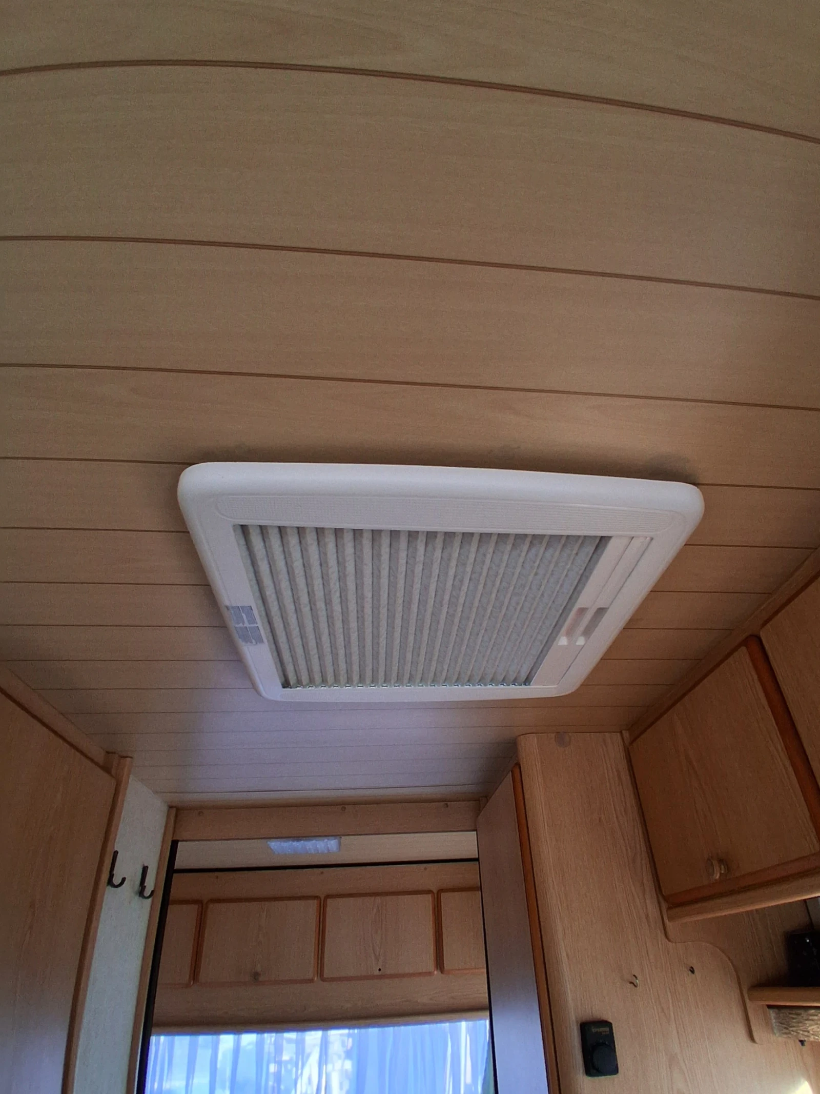 Каравана Knaus Lux , снимка 8 - Каравани и кемпери - 56367200