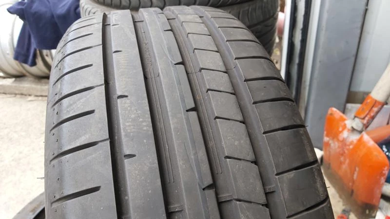 Гуми Летни 225/40R18, снимка 1 - Гуми и джанти - 28767765