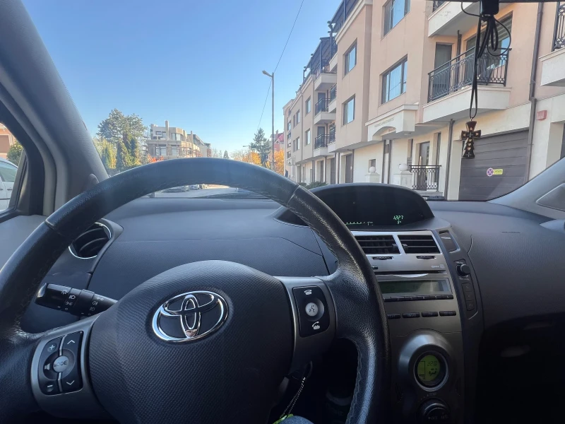 Toyota Yaris, снимка 9 - Автомобили и джипове - 47862606