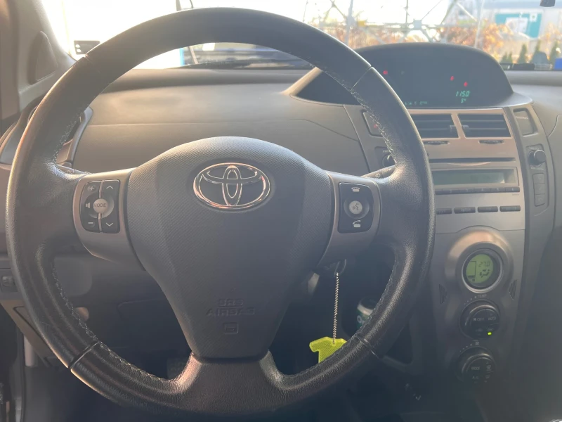 Toyota Yaris, снимка 15 - Автомобили и джипове - 47862606