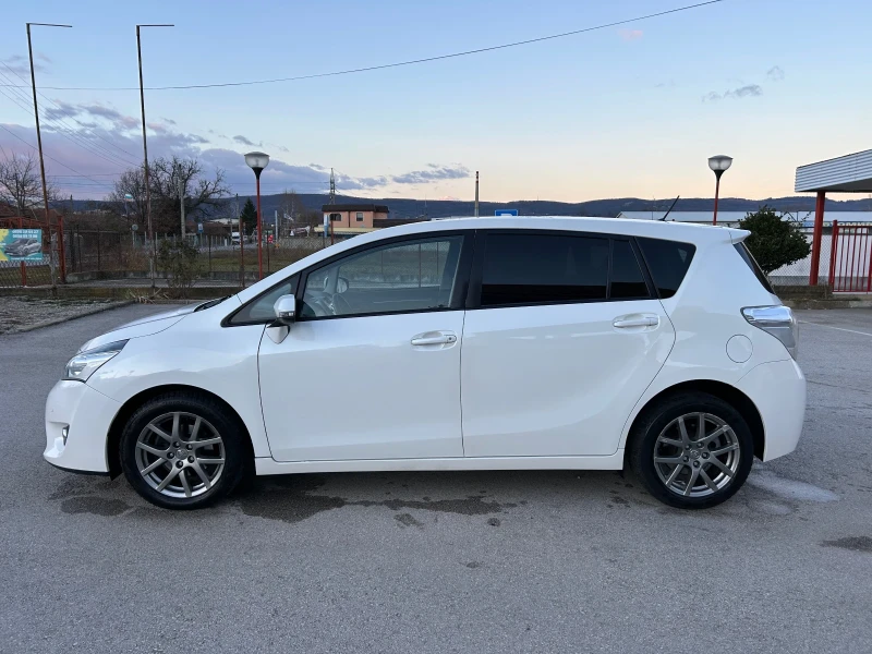 Toyota Verso 2.0 D4D, снимка 15 - Автомобили и джипове - 47931202