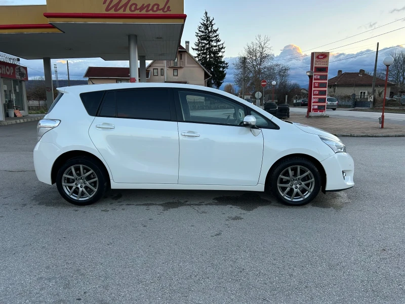 Toyota Verso 2.0 D4D, снимка 3 - Автомобили и джипове - 47931202