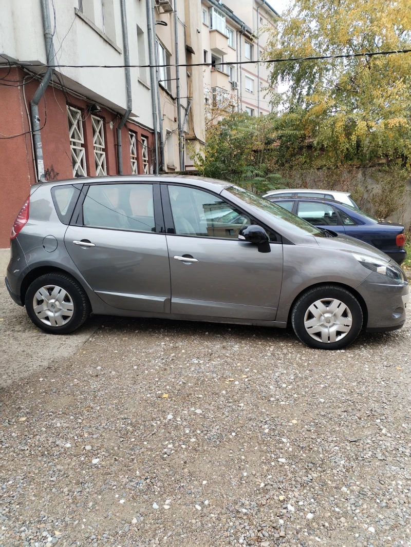 Renault Scenic, снимка 3 - Автомобили и джипове - 48011525