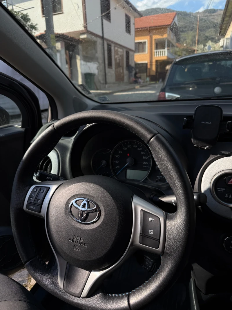 Toyota Yaris Hybrid , снимка 9 - Автомобили и джипове - 51773806