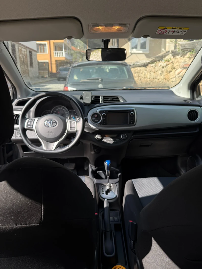 Toyota Yaris Hybrid , снимка 16 - Автомобили и джипове - 51773806