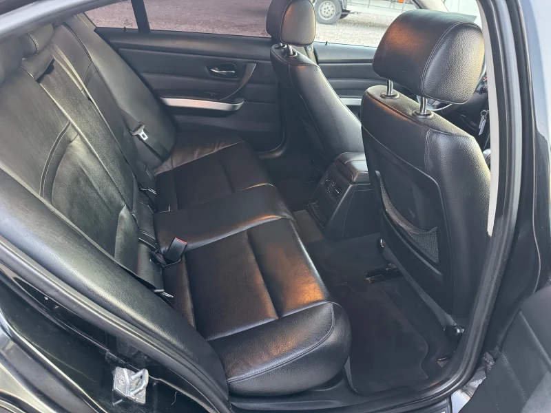 BMW 330 Задно* Keyless* Daynamic* Navi* , снимка 10 - Автомобили и джипове - 53226971