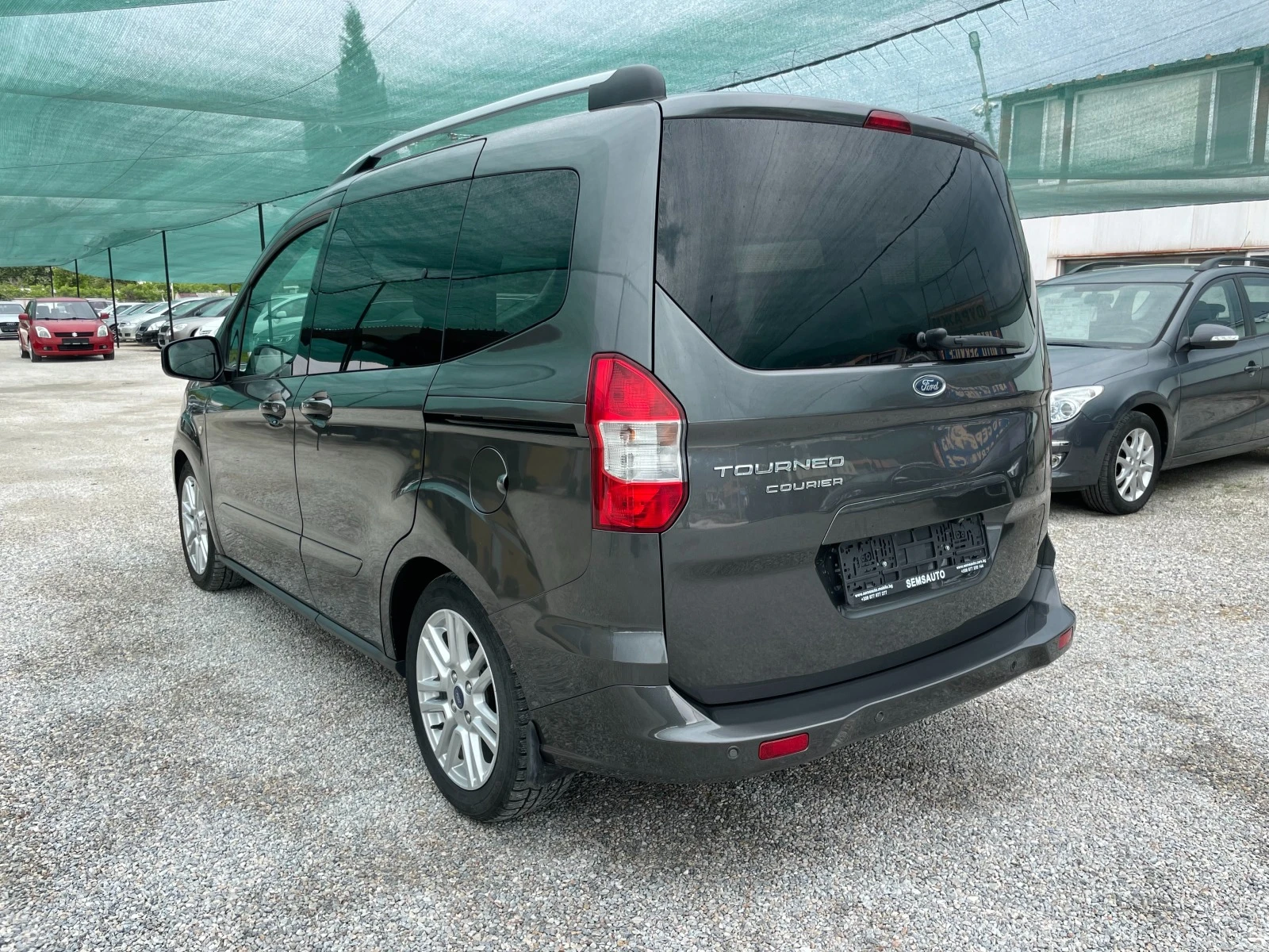 Ford Courier Tourneo TITANIUM 1.5 TDCi 95кс EURO 6 - изображение 4