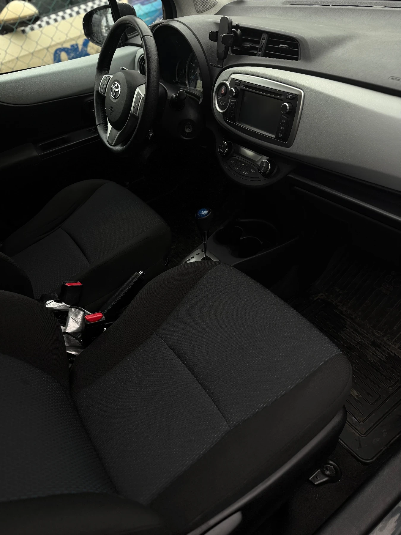 Toyota Yaris Hybrid / Хибрид - изображение 3