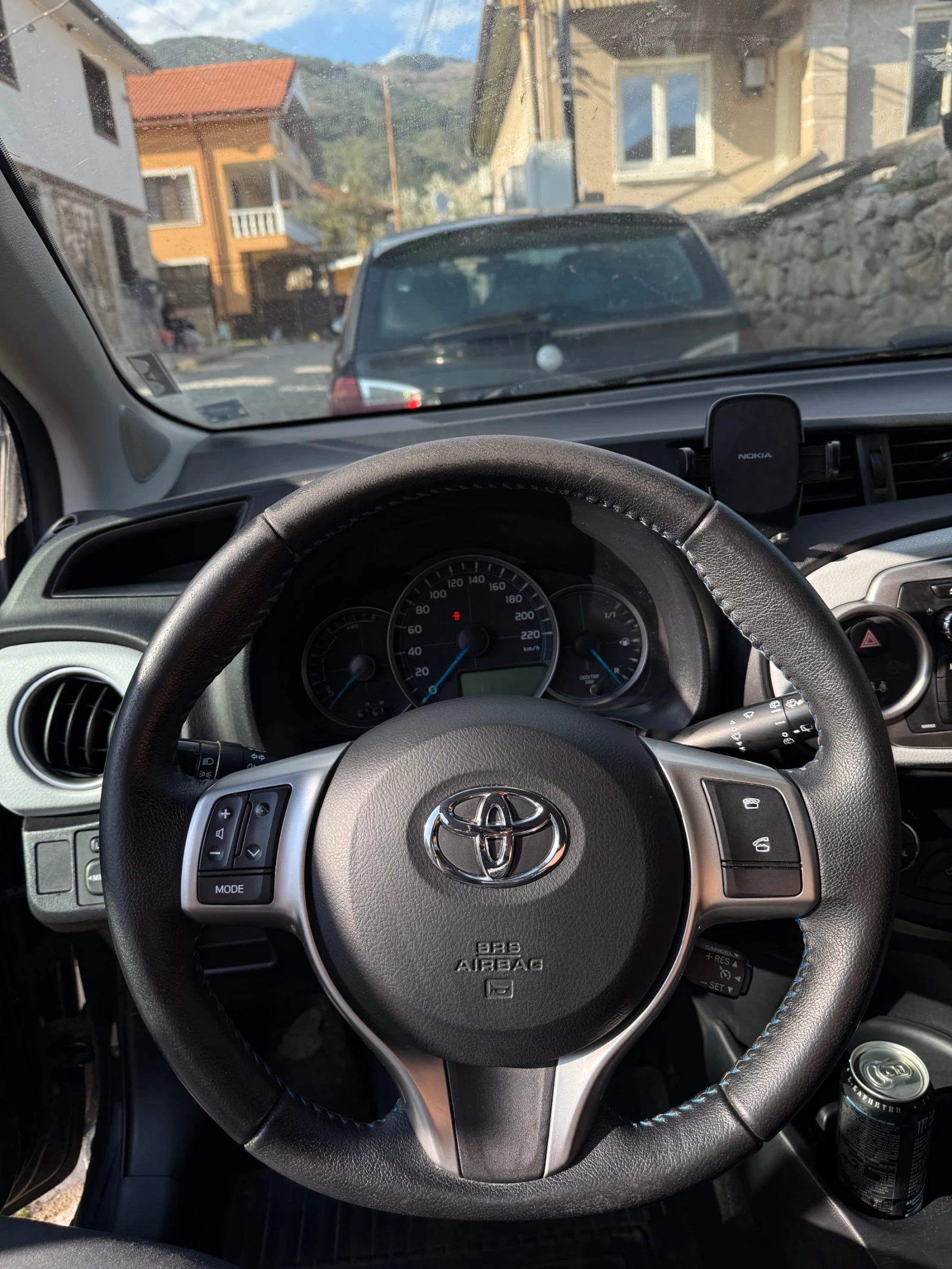 Toyota Yaris Hybrid  - изображение 8