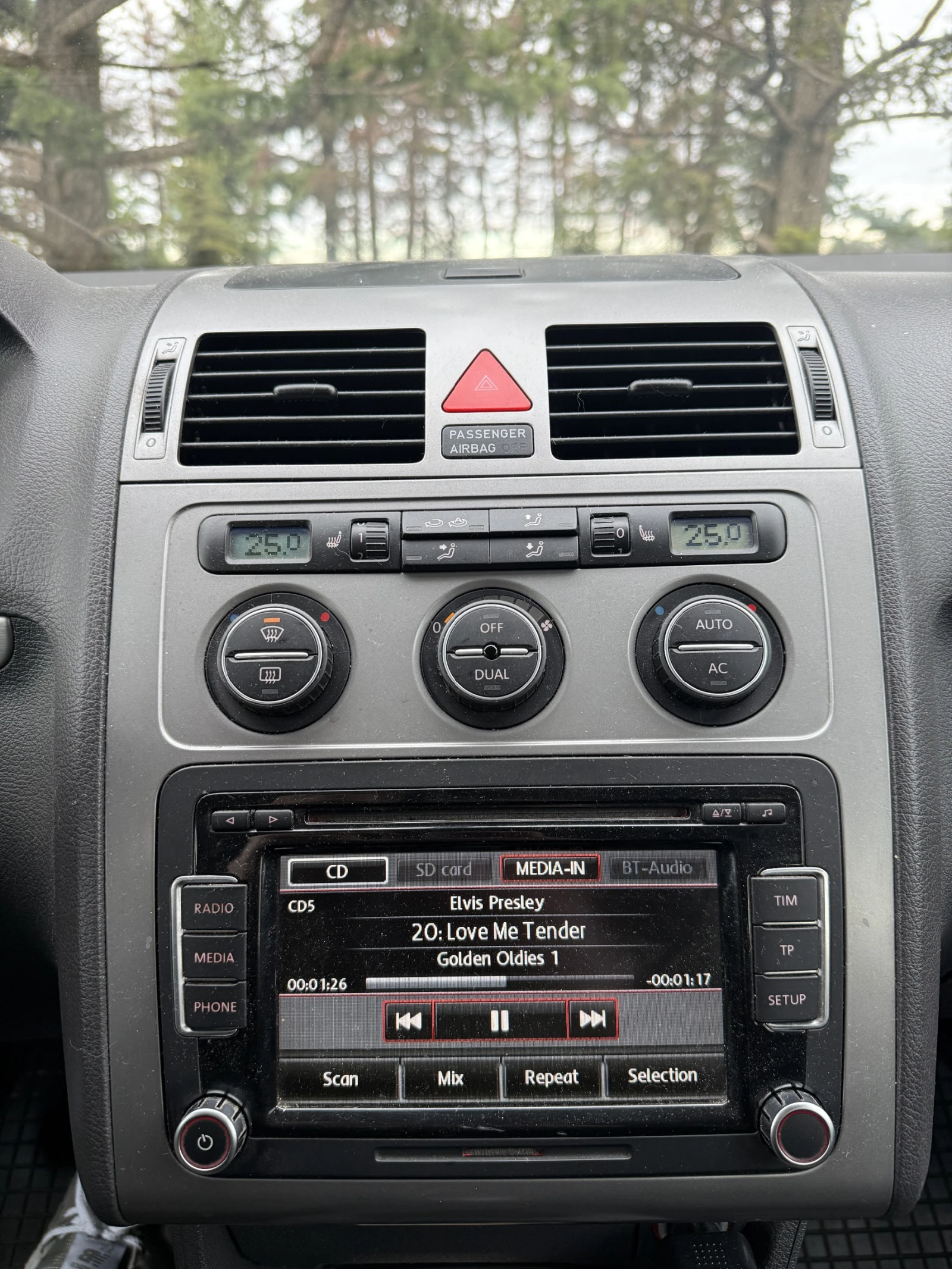 VW Touran 1.4 TSI, снимка 17 - Автомобили и джипове - 53823612